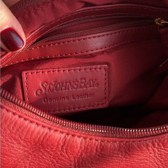 St. John’s Bay — Vintage Red Leather Hobo Bag - Picture 7 of 9